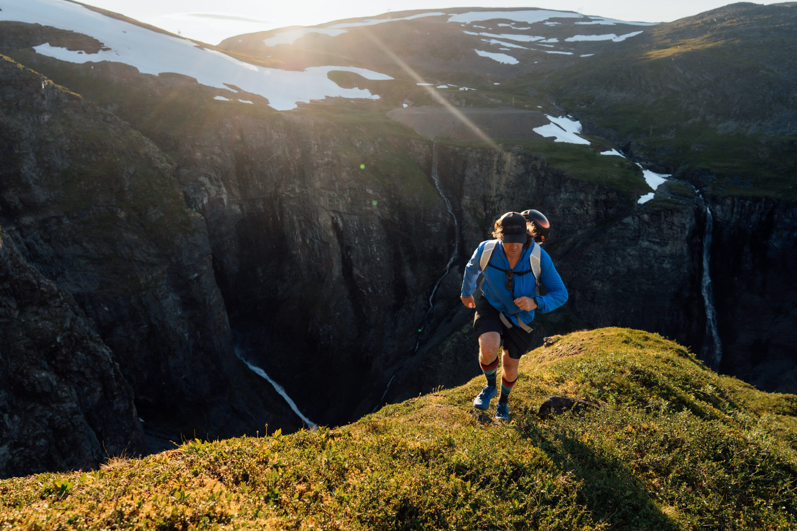 Suunto's new sportswatch Vertical two product photography by Jaakko Posti from Flatlight. In the picture runs Greg Hill, Suunto's athlete.